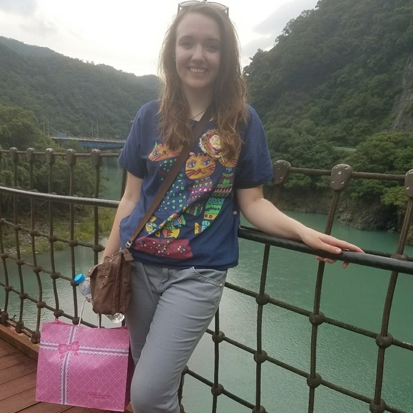 Meet your Posher, Crystal - Picture 3 of 3